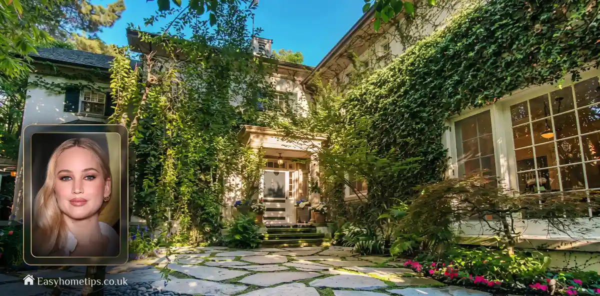Exterior view of the Jennifer Lawrence house in Manhattan's West Village neighborhood
